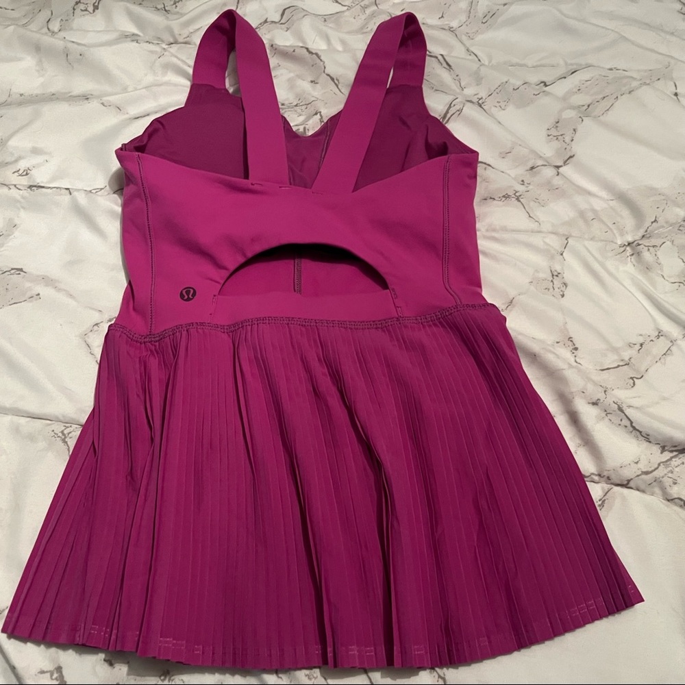 ⬇️$30 Lululemon pink pleated tank size 4